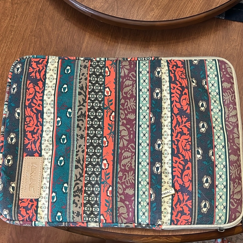 Laptop sleeve